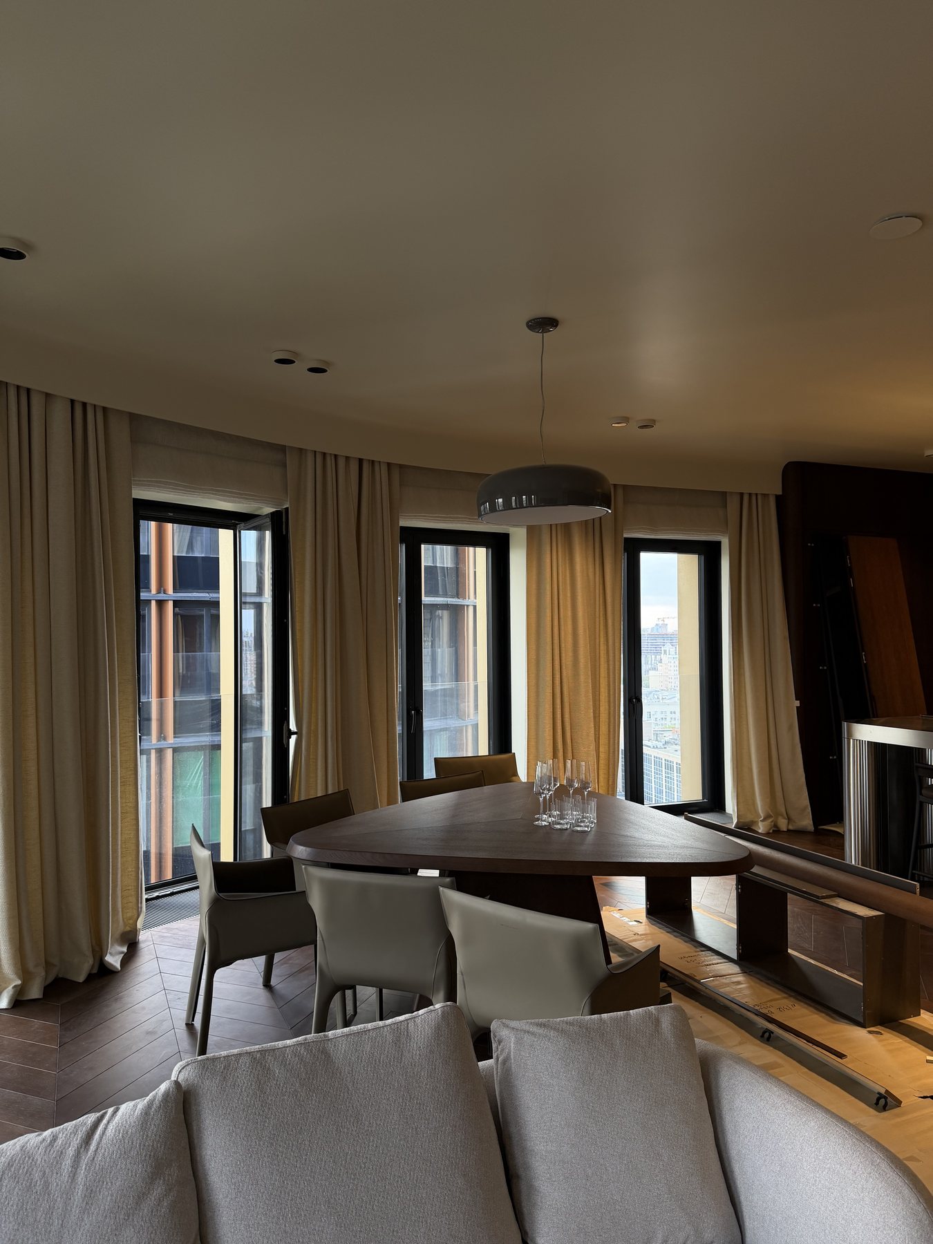 Апартаменты Sky View — 26 групп света и 27 клавиш